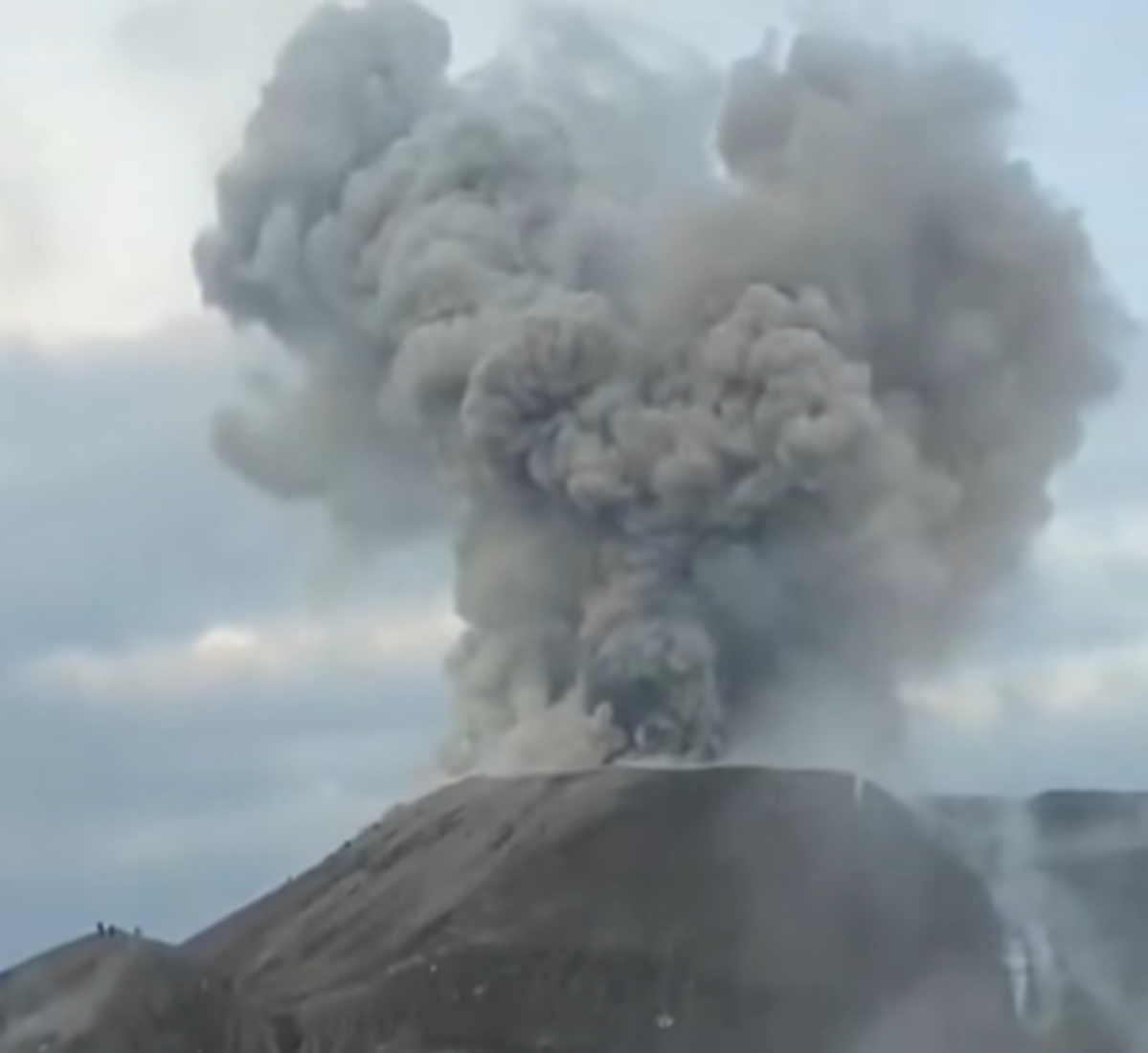 Hikers nearly caught in Santiaguito eruption — Adventure thrill or reckless chase for viral fame?
